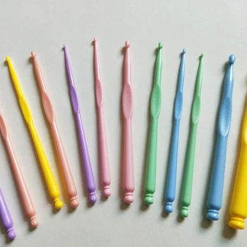 12шт Набор пластиковых крючков для вязания крючком 2-10 мм, спицы ярких цветов, Инструменты для рукоделия, швейные иглы для одежды 